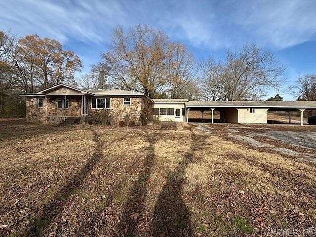 18.3 Acres of Land with Home for Sale in Batesville, Arkansas
