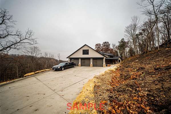 2.75 Acres of Residential Land with Home for Sale in Dubuque, Iowa