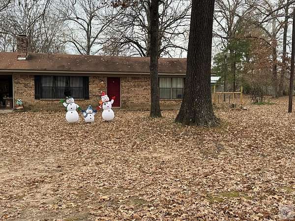 2 Acres of Residential Land with Home for Sale in Texarkana, Texas