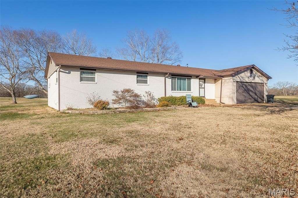 2 Acres of Residential Land with Home for Sale in Poplar Bluff, Missouri