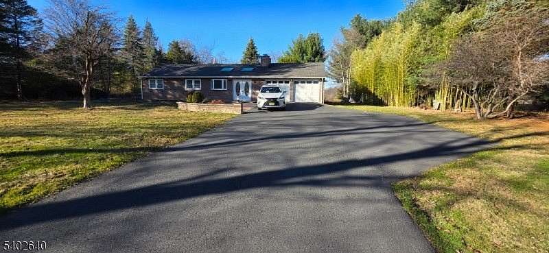 1.5 Acres of Residential Land with Home for Lease in Warren Township, New Jersey