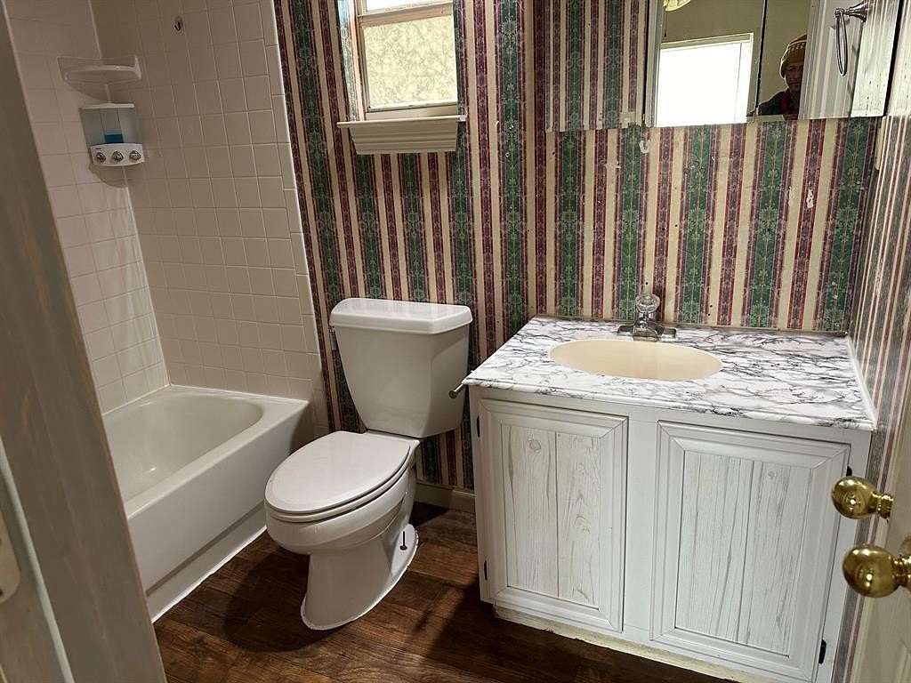 3.86 Acres of Residential Land with Home for Lease in Flint, Texas