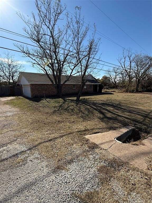 7.5 Acres of Residential Land with Home for Sale in Clyde, Texas