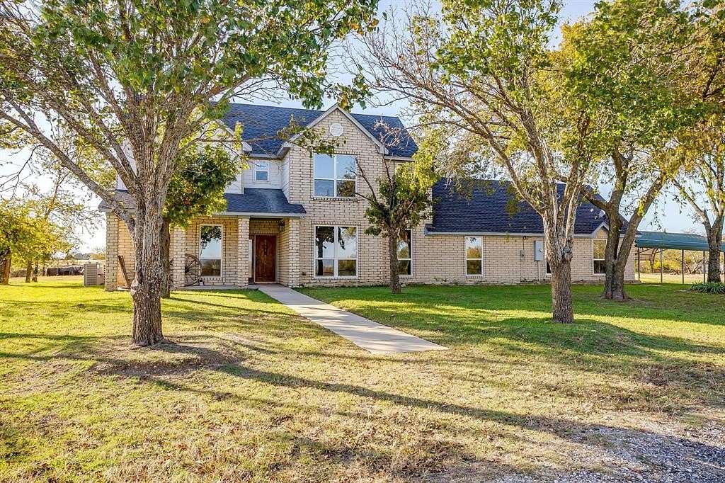 29 Acres of Land with Home for Sale in Decatur, Texas