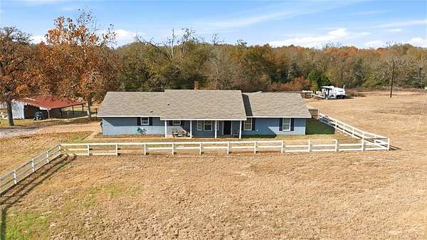 13.5 Acres of Land with Home for Sale in Athens, Texas