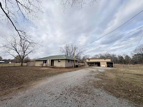 4 Acres of Residential Land with Home for Sale in Batesville, Arkansas