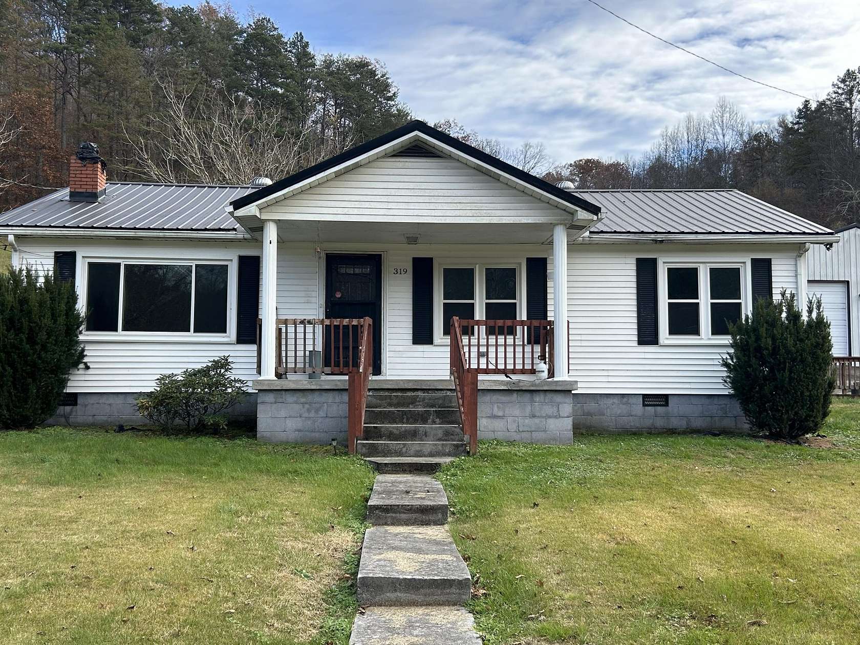 25 Acres of Recreational Land with Home for Sale in Manchester, Kentucky