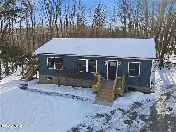 2 Acres of Residential Land with Home for Sale in Moscow, Pennsylvania