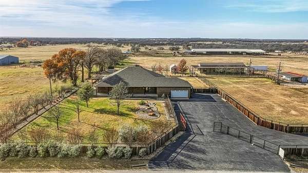 11.5 Acres of Land with Home for Sale in Paradise, Texas