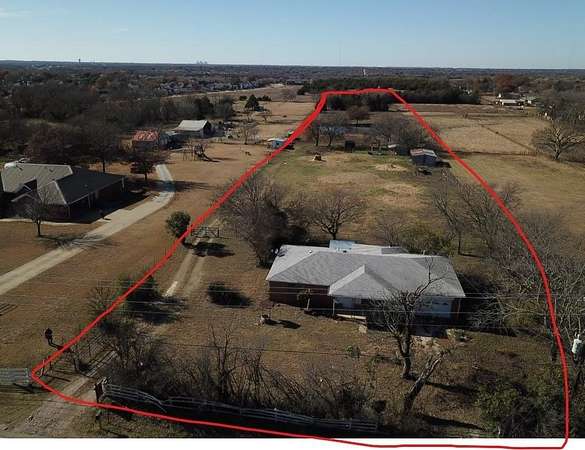 4.32 Acres of Residential Land with Home for Sale in Glenn Heights, Texas