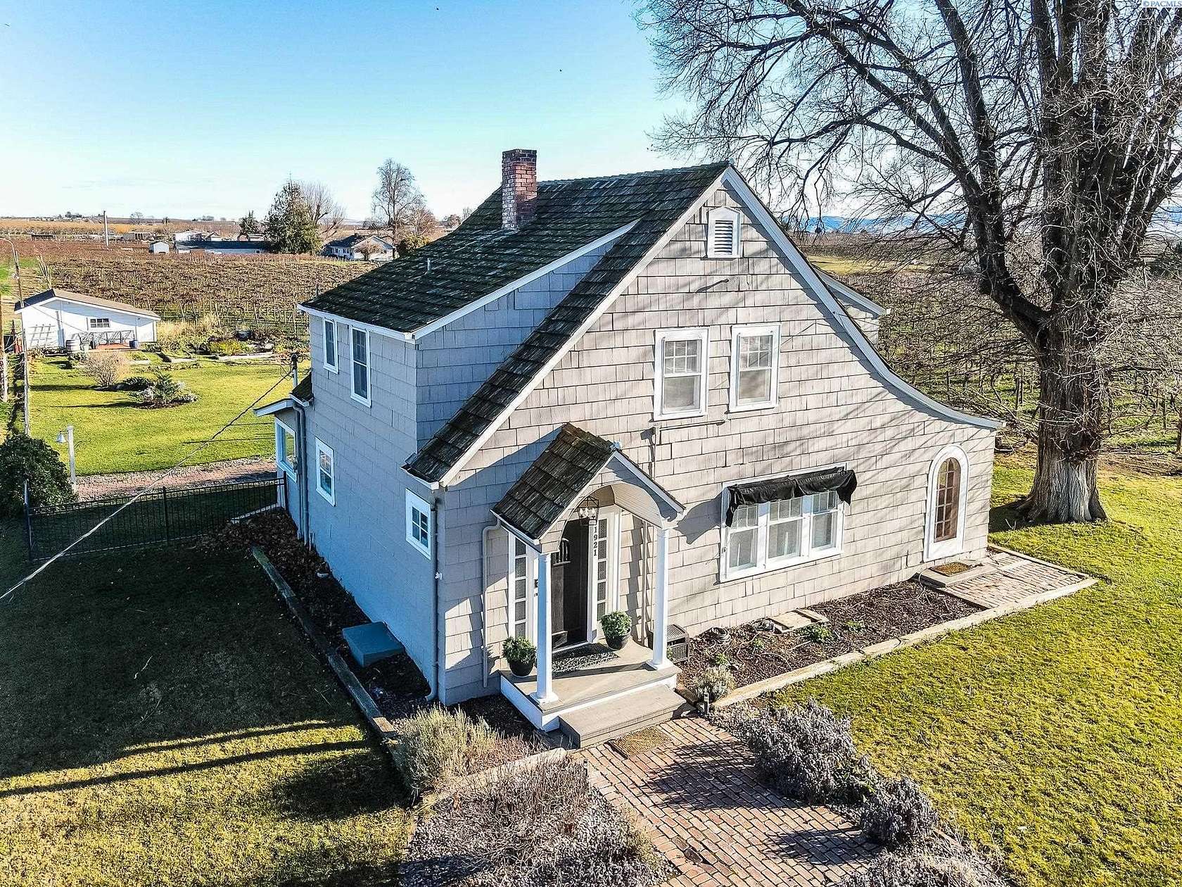 2 Acres of Residential Land with Home for Sale in Grandview, Washington