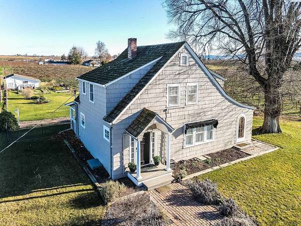 2 Acres of Residential Land with Home for Sale in Grandview, Washington