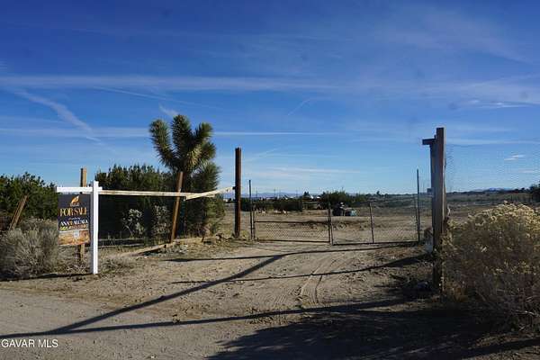 Residential Land for Sale in Piñon Hills, California