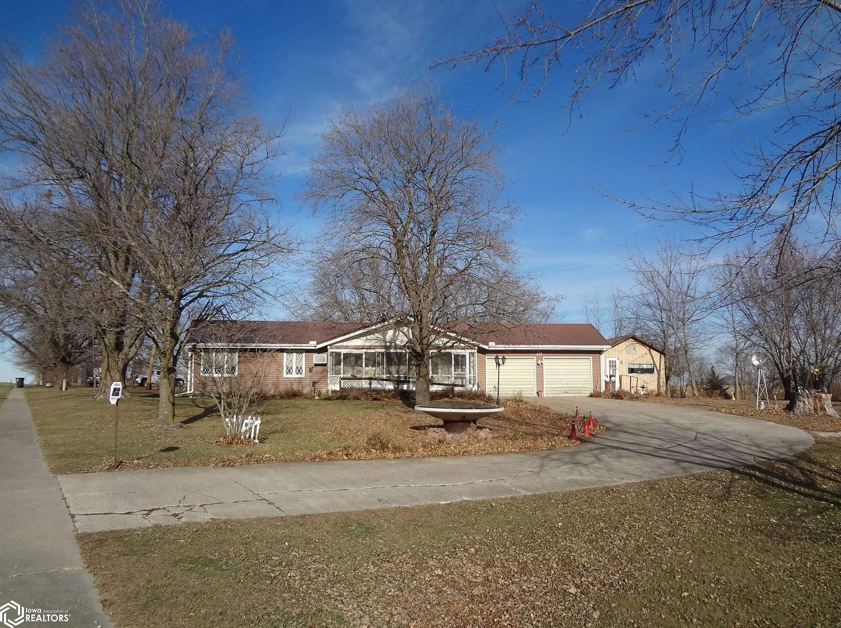 4.76 Acres of Residential Land with Home for Sale in Clearfield, Iowa
