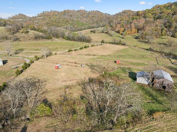 32.5 Acres of Land for Sale in Carthage, Tennessee