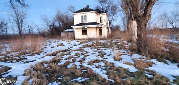 4.85 Acres of Residential Land with Home for Sale in Montrose, Iowa