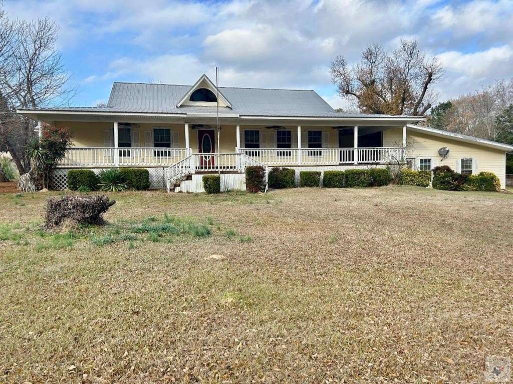 4.44 Acres of Residential Land with Home for Sale in Atlanta, Texas