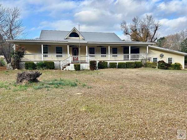 4.44 Acres of Residential Land with Home for Sale in Atlanta, Texas