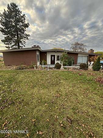 4.66 Acres of Land with Home for Sale in Wapato, Washington