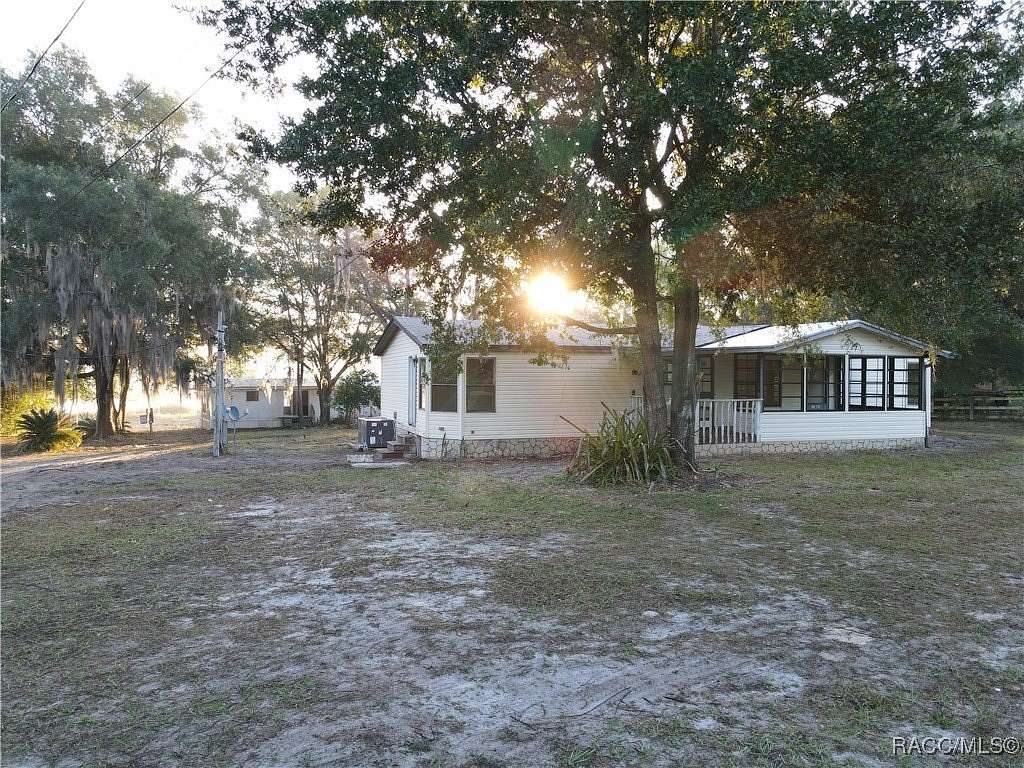 5 Acres of Residential Land with Home for Sale in Ocklawaha, Florida