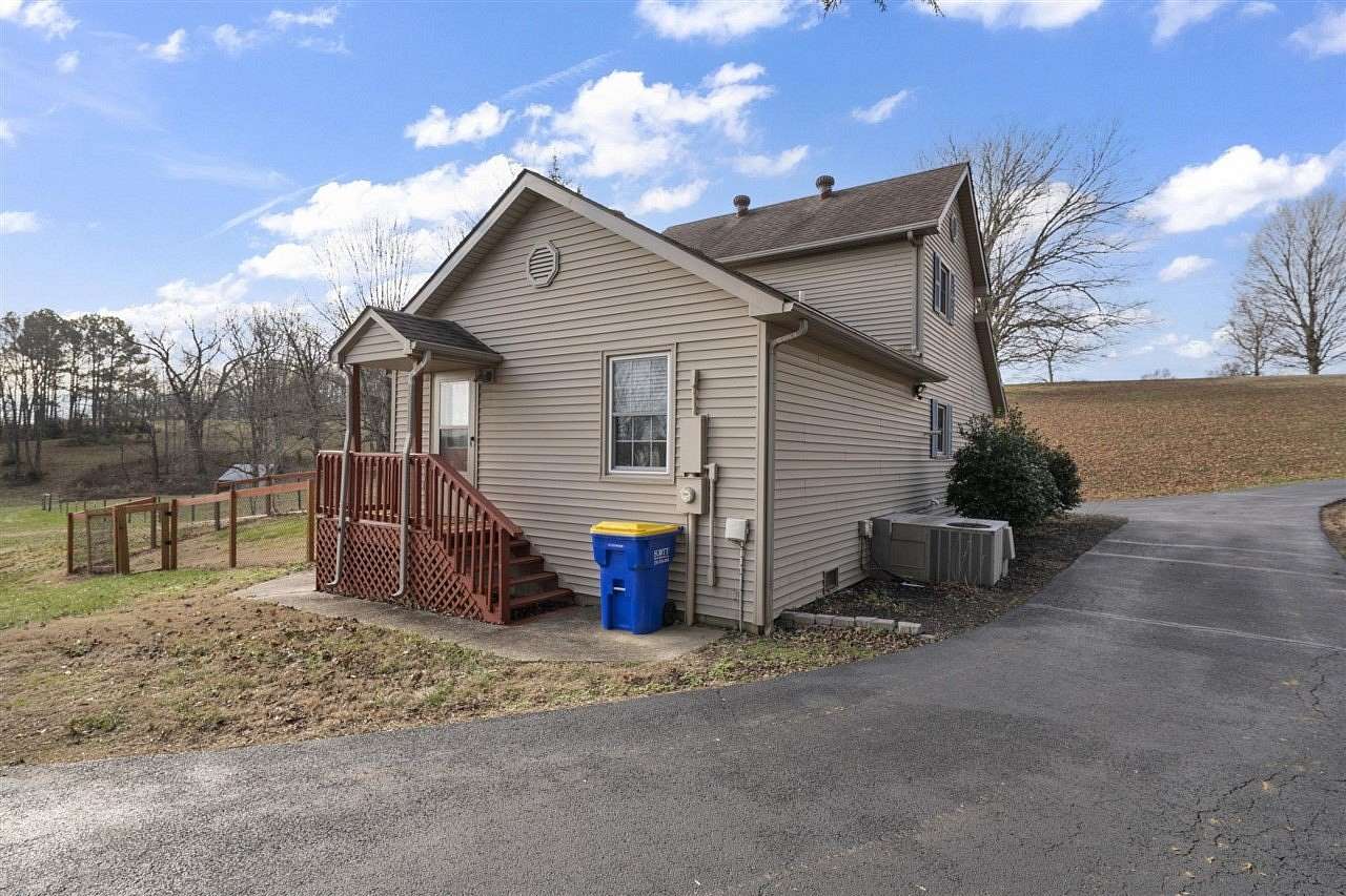 9 Acres of Land with Home for Sale in Glasgow, Kentucky