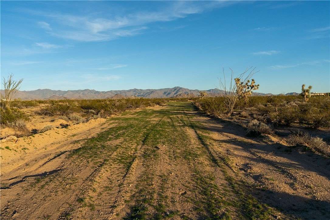 2.1 Acres of Land for Sale in Yucca, Arizona