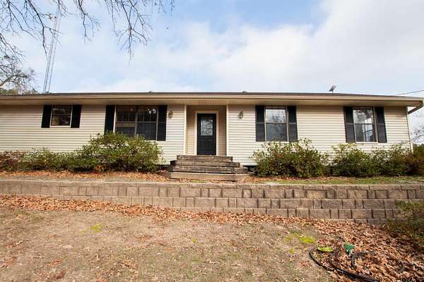 8.62 Acres of Land with Home for Sale in Flint, Texas