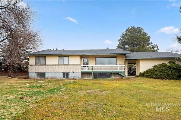 2 Acres of Residential Land with Home for Sale in Caldwell, Idaho