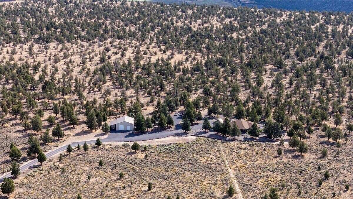 19 Acres of Land with Home for Sale in Prineville, Oregon