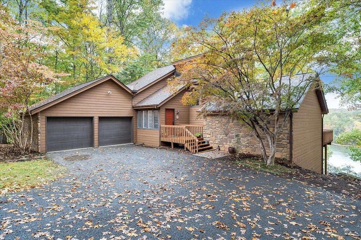 1.76 Acres of Land with Home for Sale in Wirtz, Virginia