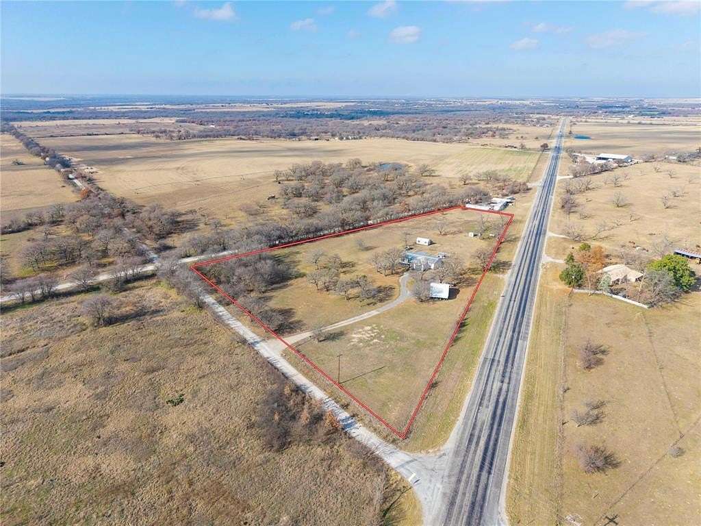 6.47 Acres of Residential Land with Home for Sale in Desdemona, Texas