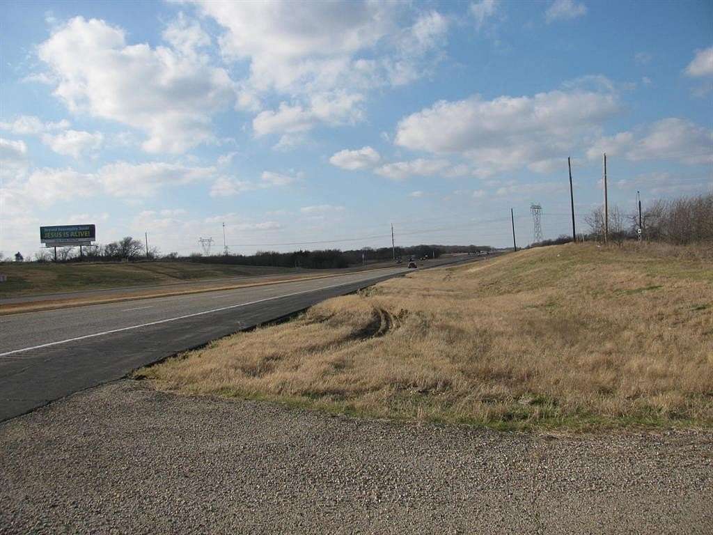 6 Acres of Mixed-Use Land for Lease in Savoy, Texas