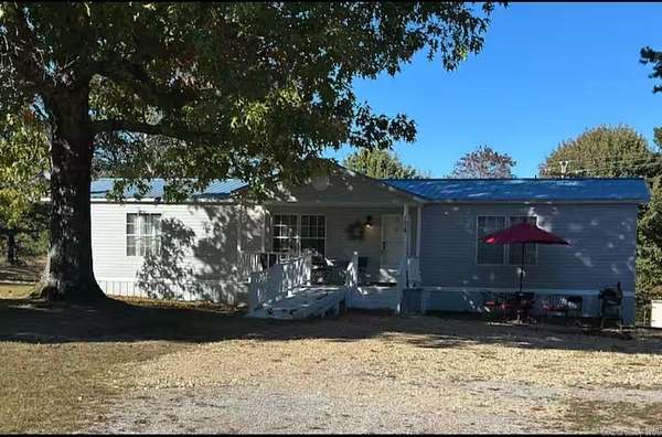 5 Acres of Residential Land with Home for Sale in Mount Pleasant Township, Arkansas