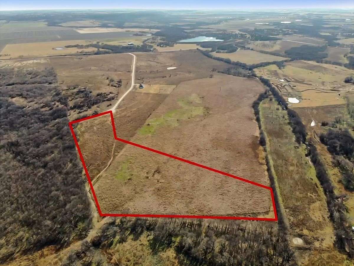 10.4 Acres of Land for Sale in Grandview, Texas