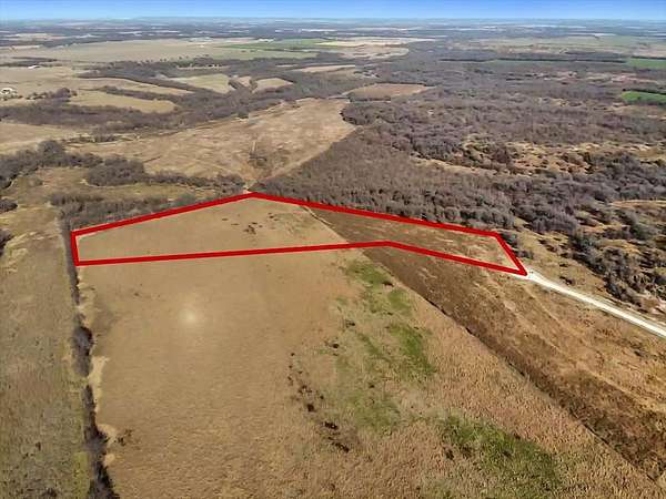 10.4 Acres of Land for Sale in Grandview, Texas