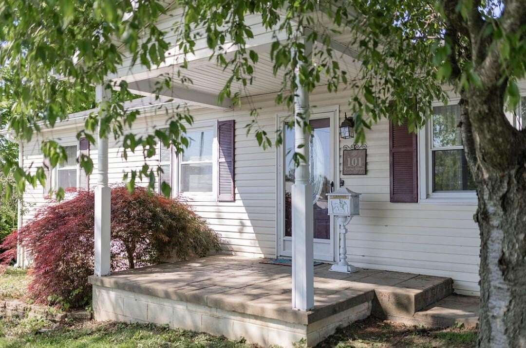 5.28 Acres of Residential Land with Home for Sale in Carlisle, Kentucky