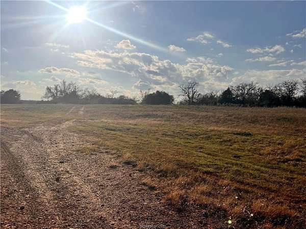 307 Acres of Recreational Land & Farm for Sale in Marquez, Texas