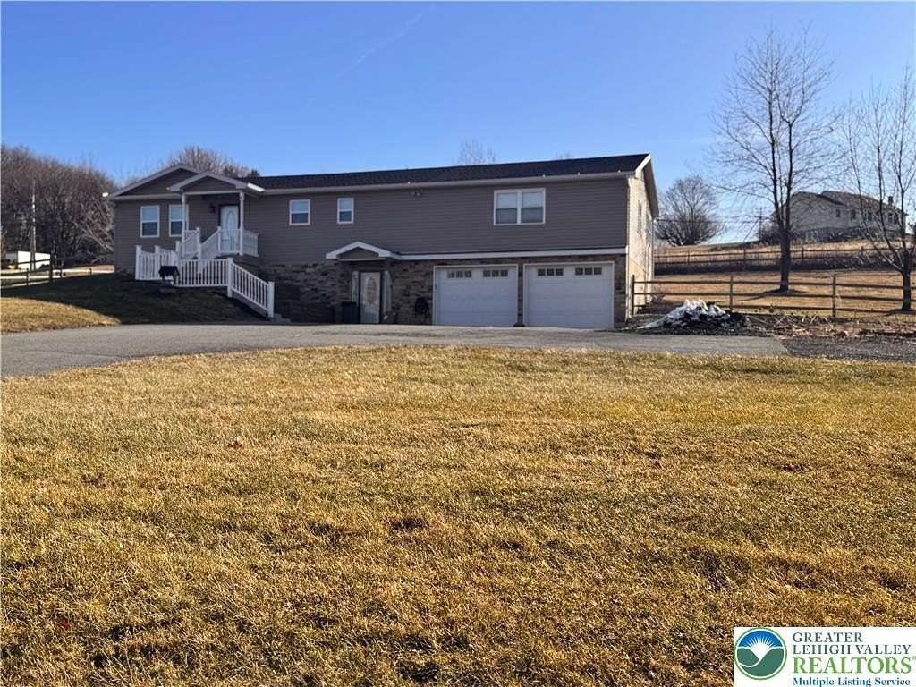 1.5 Acres of Residential Land with Home for Lease in Lehigh Township, Pennsylvania