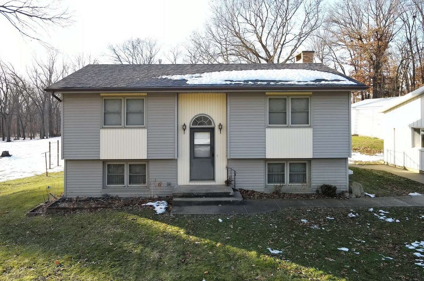 6.52 Acres of Residential Land with Home for Sale in Marshalltown, Iowa