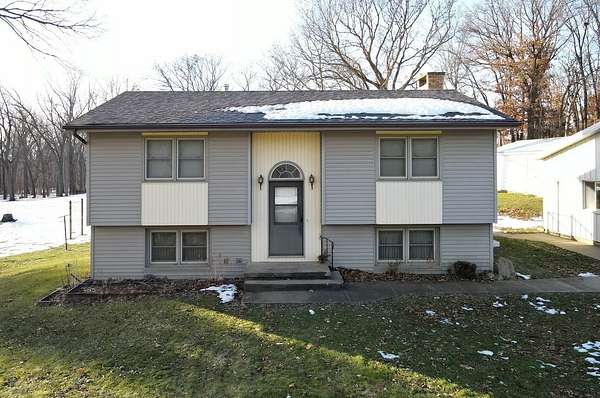 6.52 Acres of Residential Land with Home for Sale in Marshalltown, Iowa