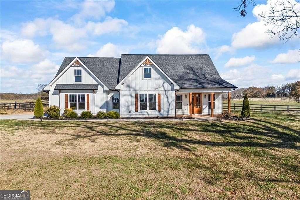 2 Acres of Residential Land with Home for Sale in Commerce, Georgia