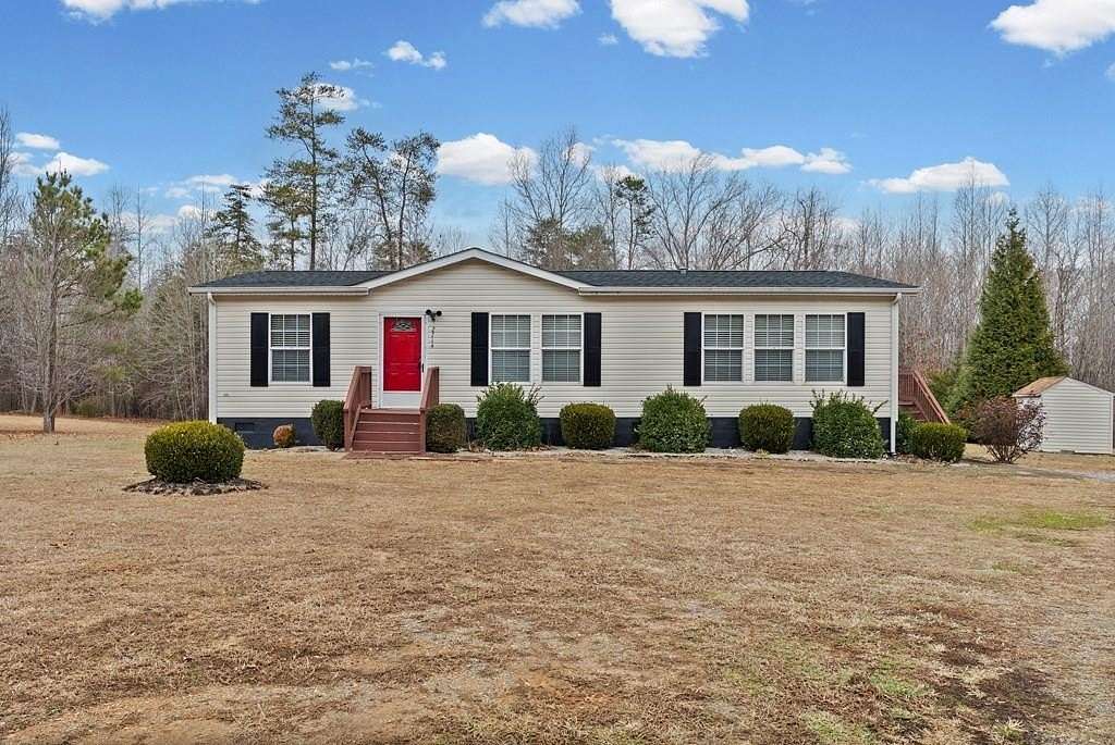 2 Acres of Residential Land with Home for Sale in Farmville, Virginia