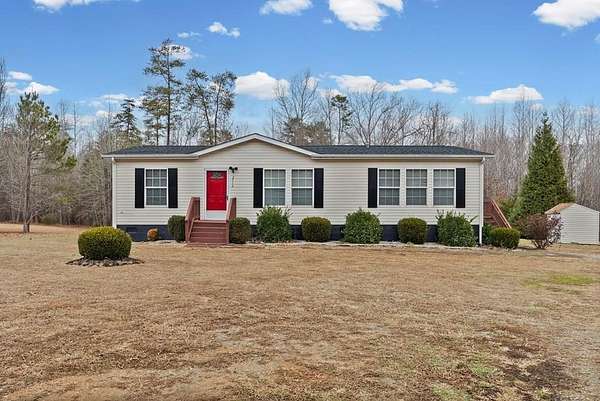 2 Acres of Residential Land with Home for Sale in Farmville, Virginia