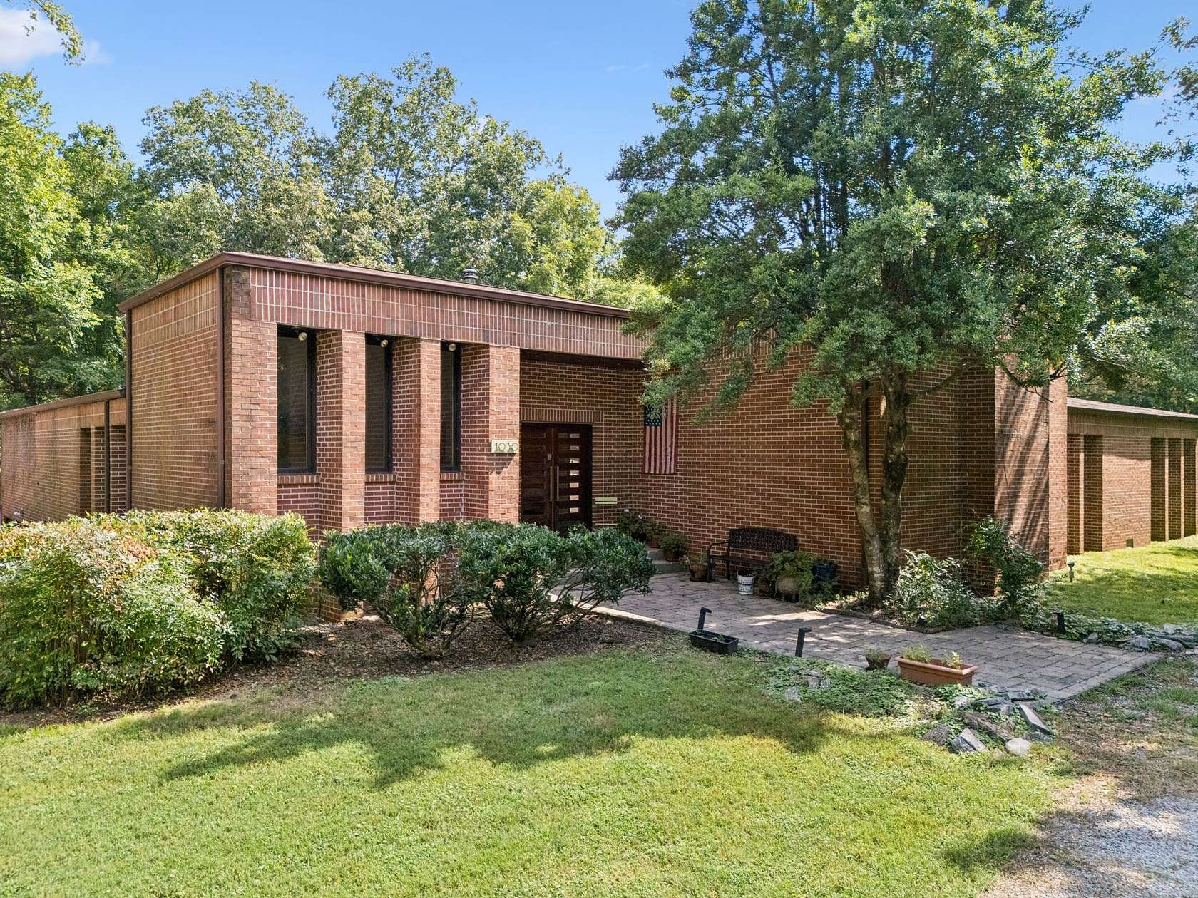 6.39 Acres of Residential Land with Home for Sale in Brentwood, Tennessee