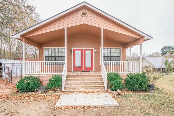 8.5 Acres of Residential Land with Home for Sale in Henderson, Texas