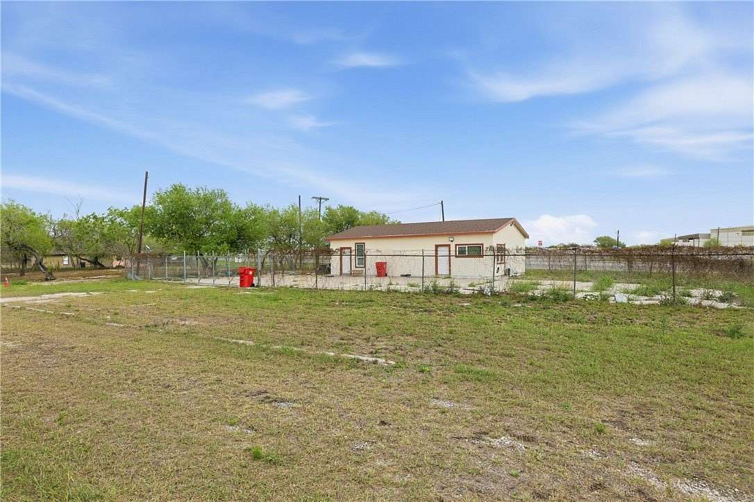 1.67 Acres of Improved Mixed-Use Land for Sale in Robstown, Texas