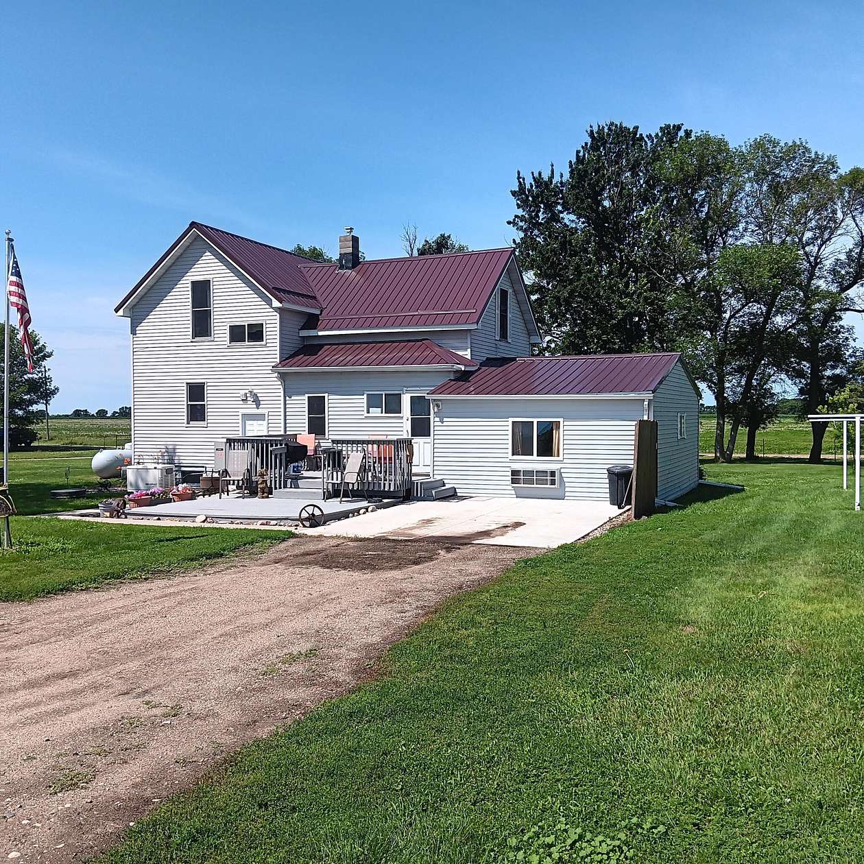 4 Acres of Residential Land with Home for Sale in Bath, South Dakota