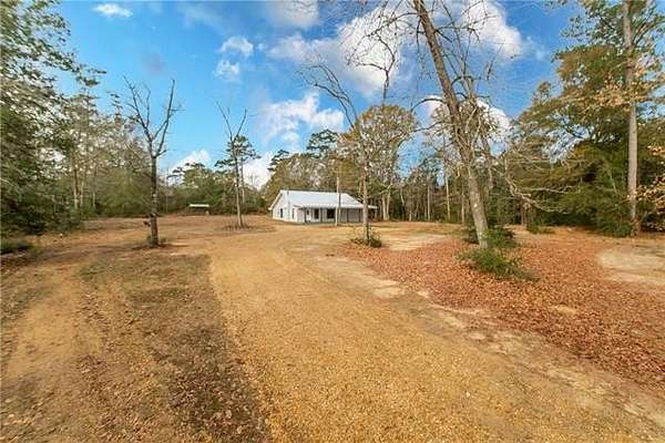 6 Acres of Residential Land with Home for Sale in Bogalusa, Louisiana