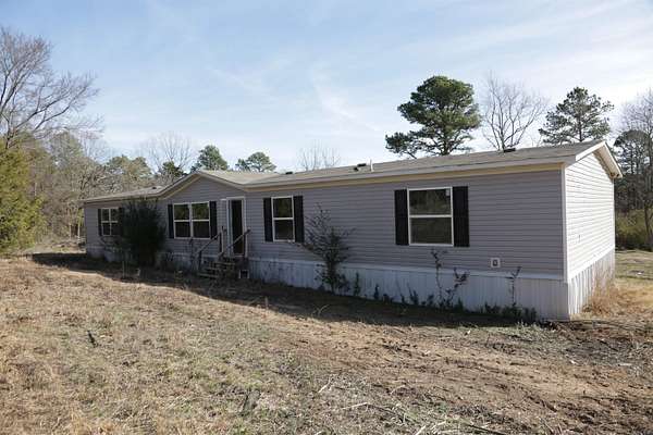 5 Acres of Residential Land with Home for Sale in Cave City, Arkansas