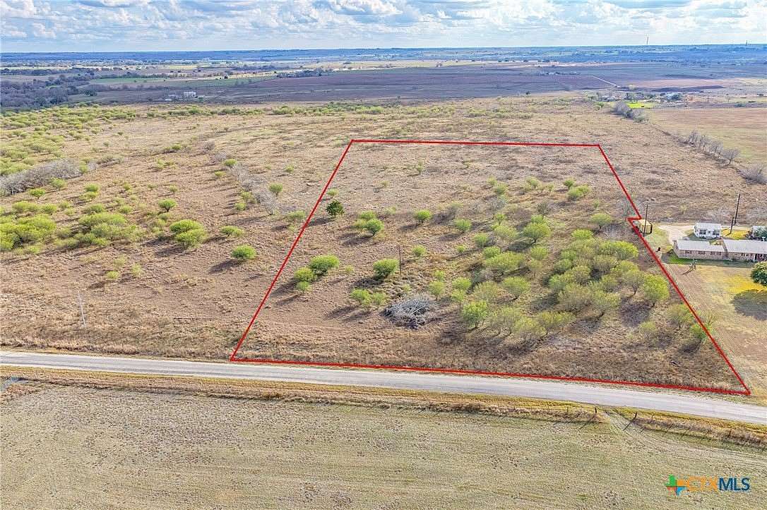 7.5 Acres of Land for Sale in Moulton, Texas